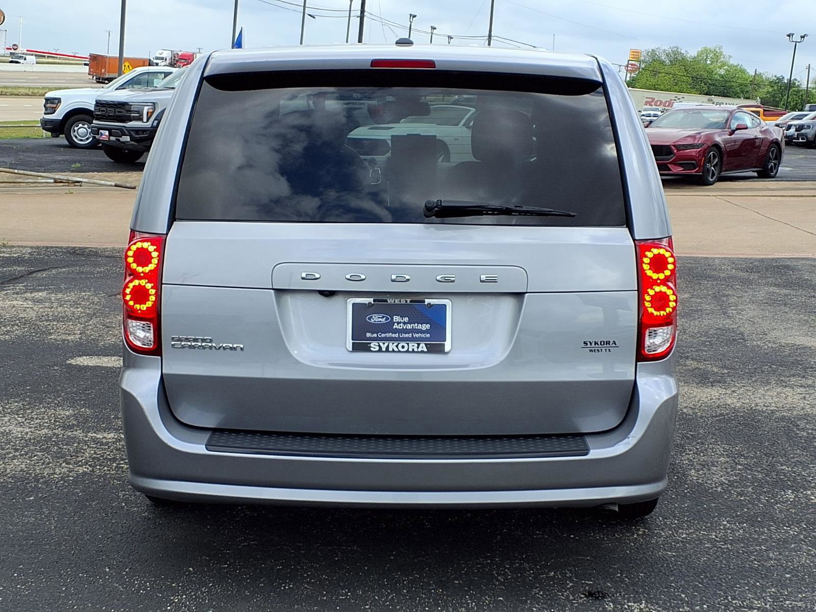 Used 2018 Dodge Grand Caravan SE image 4