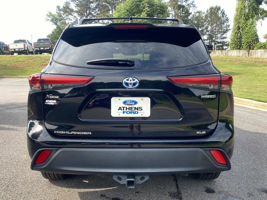 Used 2023 Toyota Highlander XLE FWD image 4