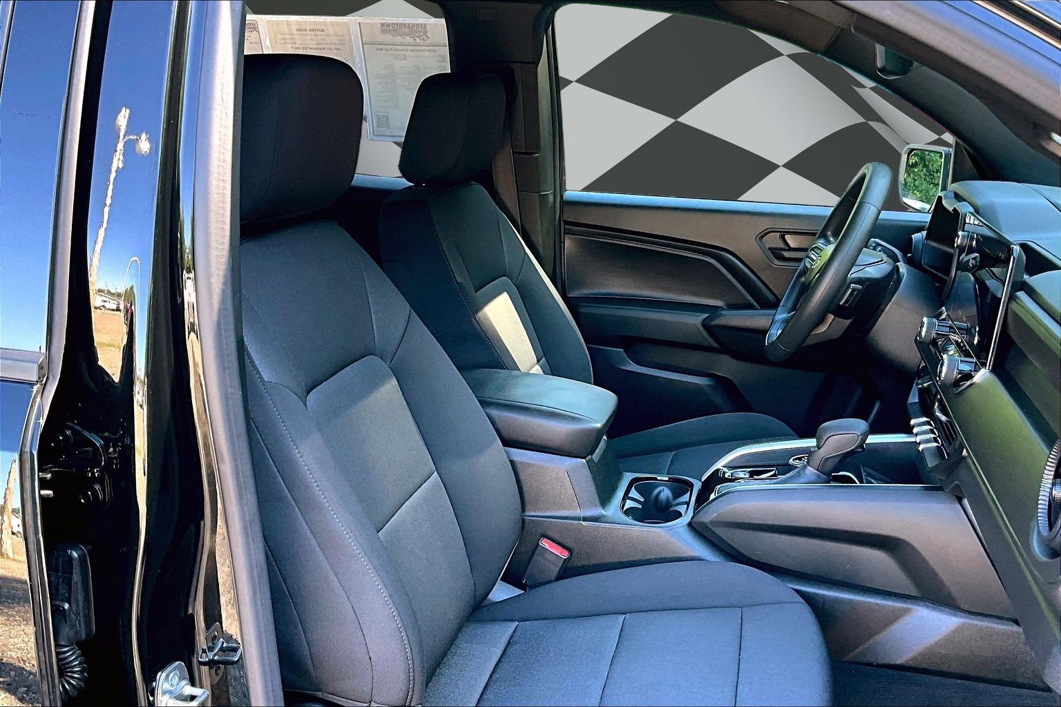 Used 2024 Chevrolet Colorado Trail Boss w/ LPO, Dark Essentials Package AWD/4WD image 7