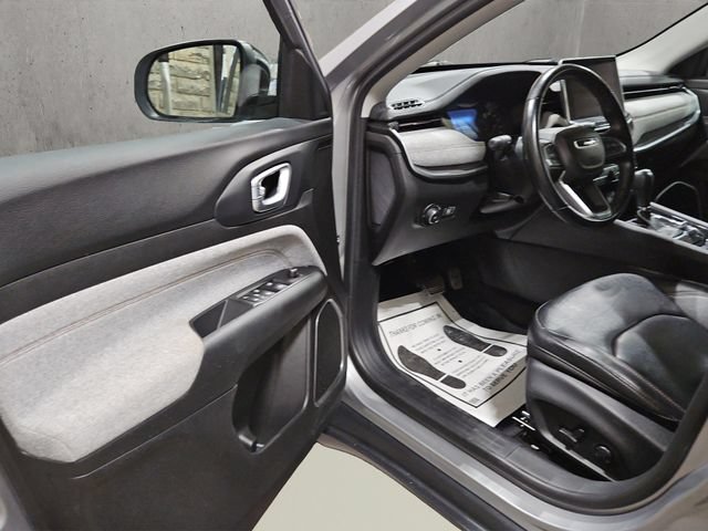 Used 2022 Jeep Compass Latitude AWD/4WD image 11
