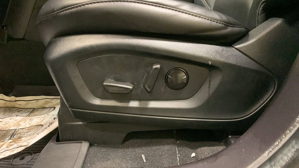 Certified 2022 Ford Explorer XLT w/ Equipment Group 202A image 34