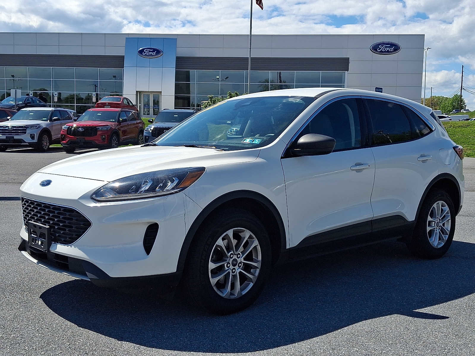 Certified 2022 Ford Escape SE w/ Cold Weather Package AWD/4WD image 3
