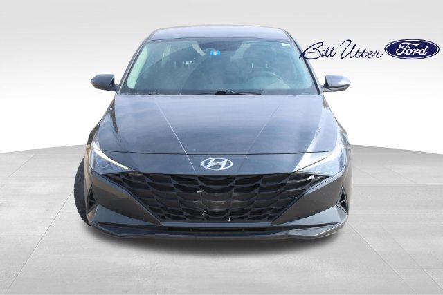 Used 2022 Hyundai Elantra SE w/ Preferred Accessory Package FWD image 2