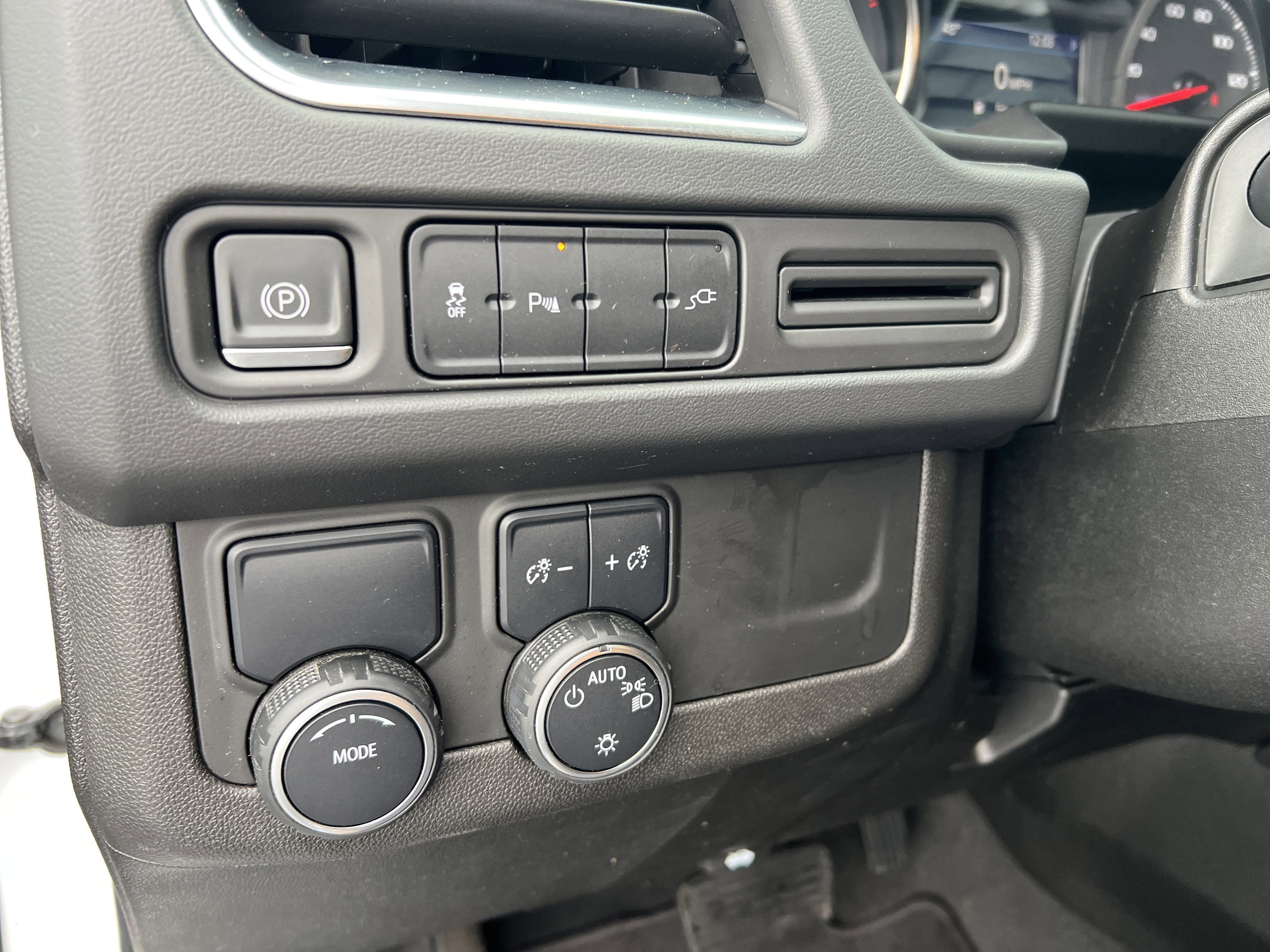 Used 2021 Chevrolet Suburban RST image 37