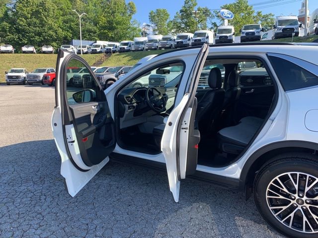 Certified 2024 Ford Escape SE w/ PHEV Premium Package FWD image 18