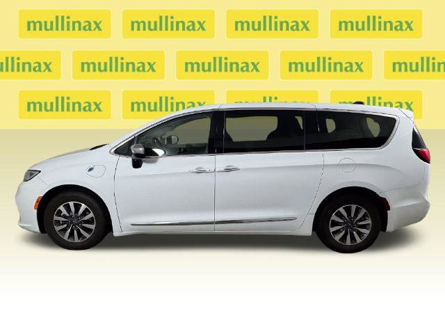 Used 2023 Chrysler Pacifica Limited FWD image 12
