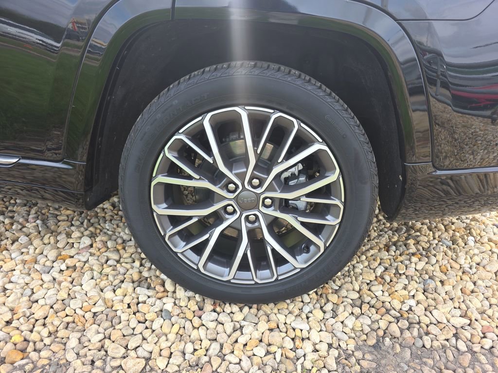 Used 2024 Jeep Grand Cherokee L Summit AWD/4WD image 15