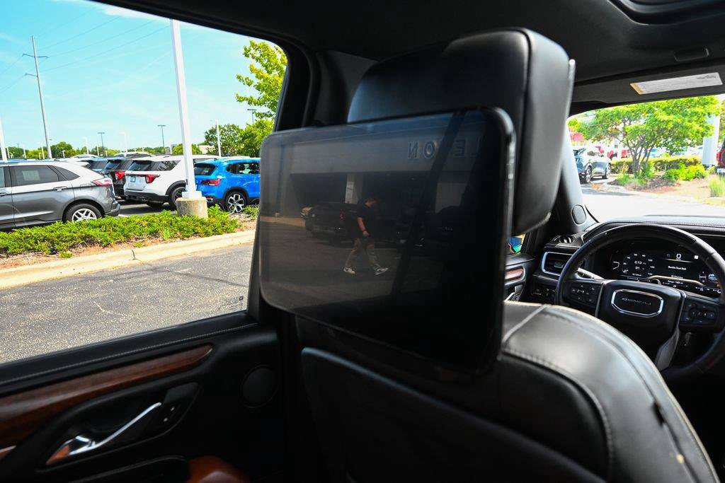 Used 2023 GMC Yukon XL Denali Ultimate AWD/4WD image 32