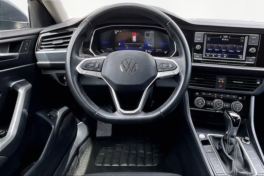 Used 2024 Volkswagen Jetta SE FWD image 7