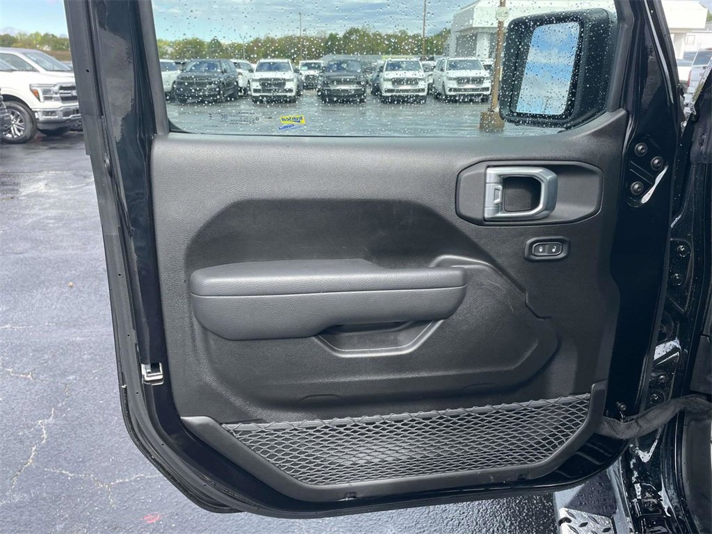 Used 2025 Jeep Wrangler Sport image 14