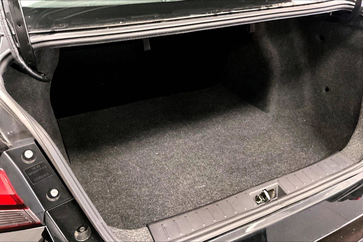 Used 2024 Nissan Versa S w/ Trunk Package image 33