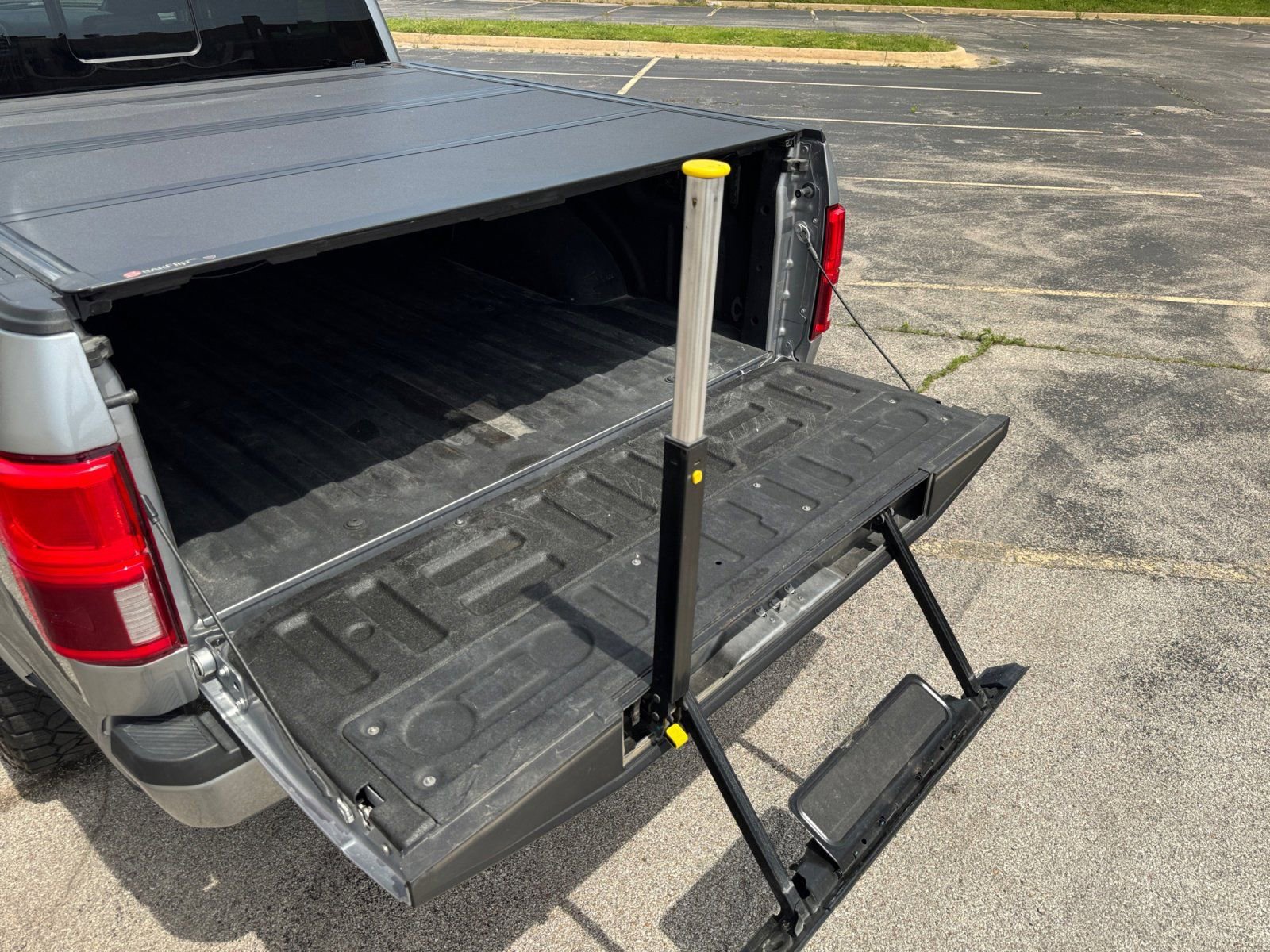 Certified 2020 Ford F150 Platinum w/ Equipment Group 701A Luxury AWD/4WD image 17