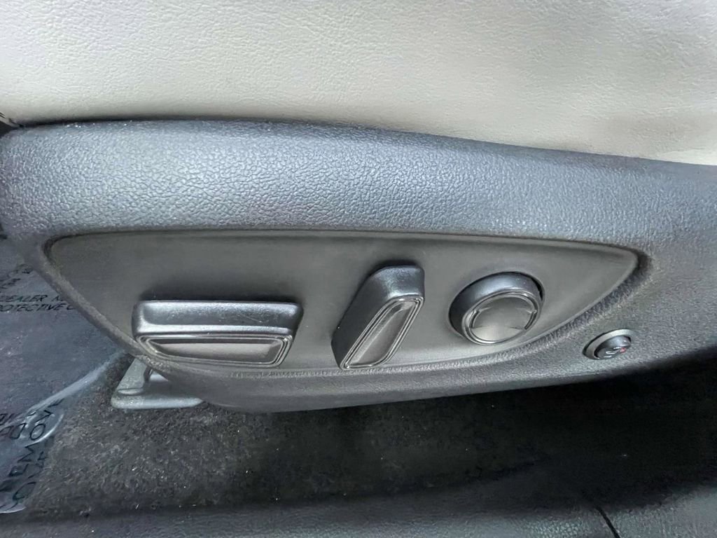 Used 2020 Toyota RAV4 XLE Premium image 15