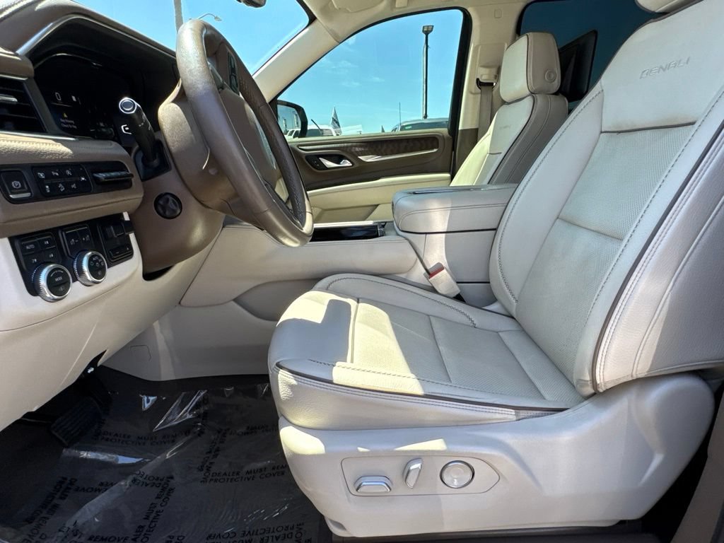 Used 2023 GMC Yukon XL Denali w/ Denali Reserve Package AWD/4WD image 27