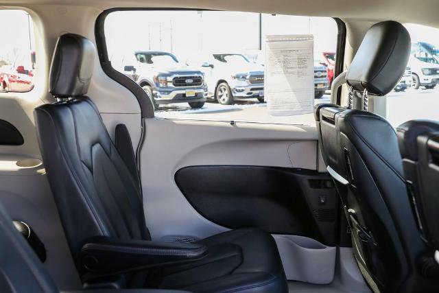 Used 2018 Chrysler Pacifica Touring-L Plus w/ Tire & Wheel Group image 34