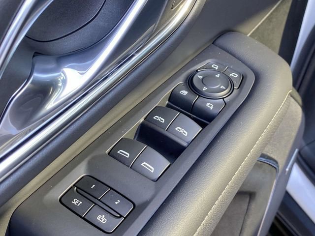 Used 2024 GMC Yukon XL SLT w/ SLT Luxury Package image 23