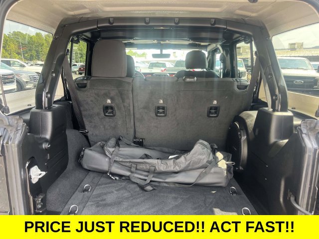 Used 2023 Jeep Wrangler Unlimited Rubicon w/ LED Lighting Group AWD/4WD image 12