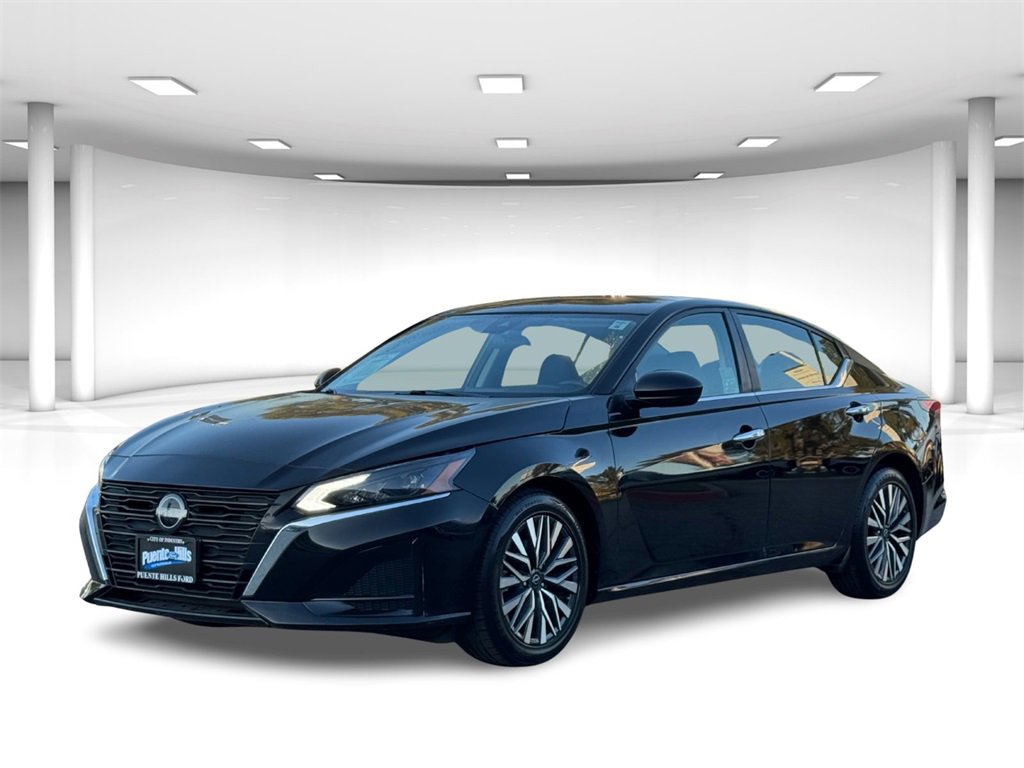 Used 2023 Nissan Altima 2.5 SV image 2