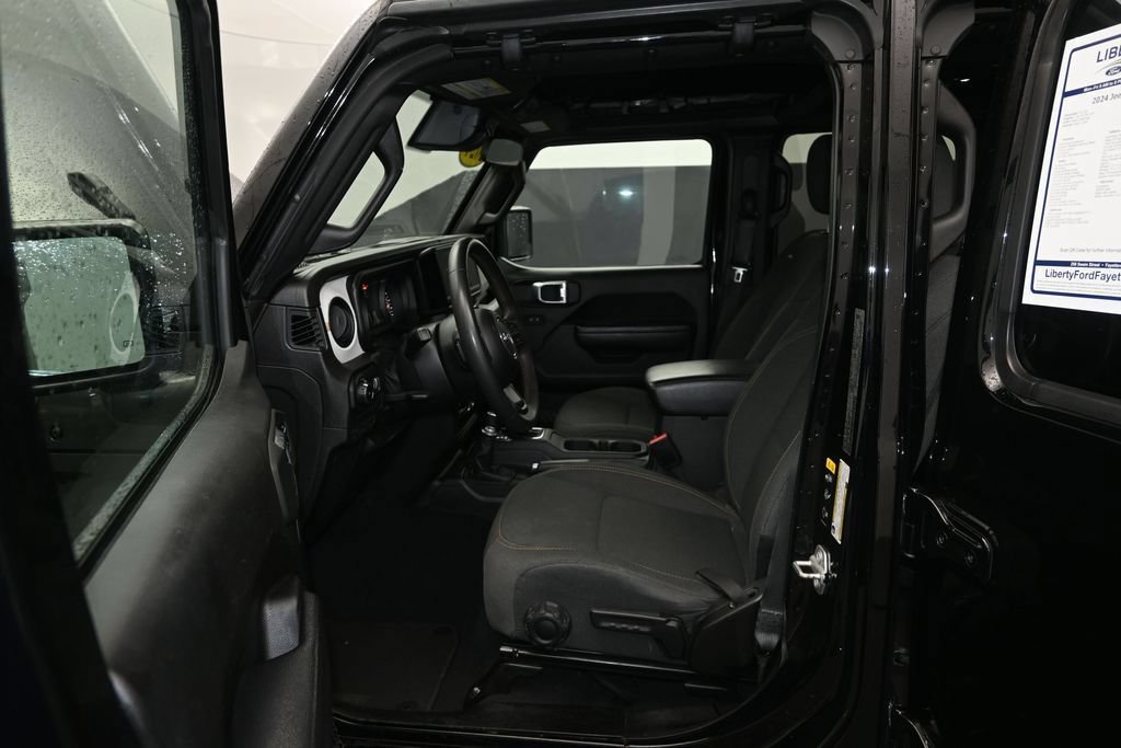 Used 2024 Jeep Wrangler Unlimited Sport AWD/4WD image 17