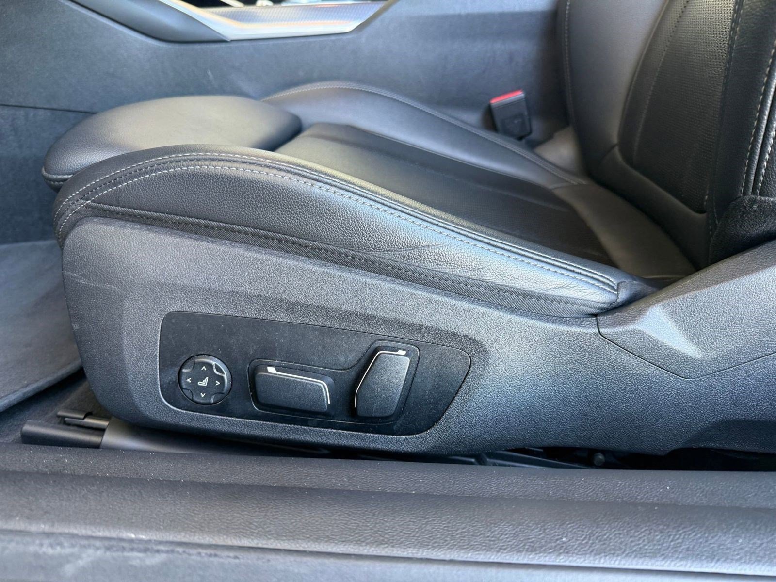 Used 2025 BMW 430i Convertible w/ Premium Package RWD image 14