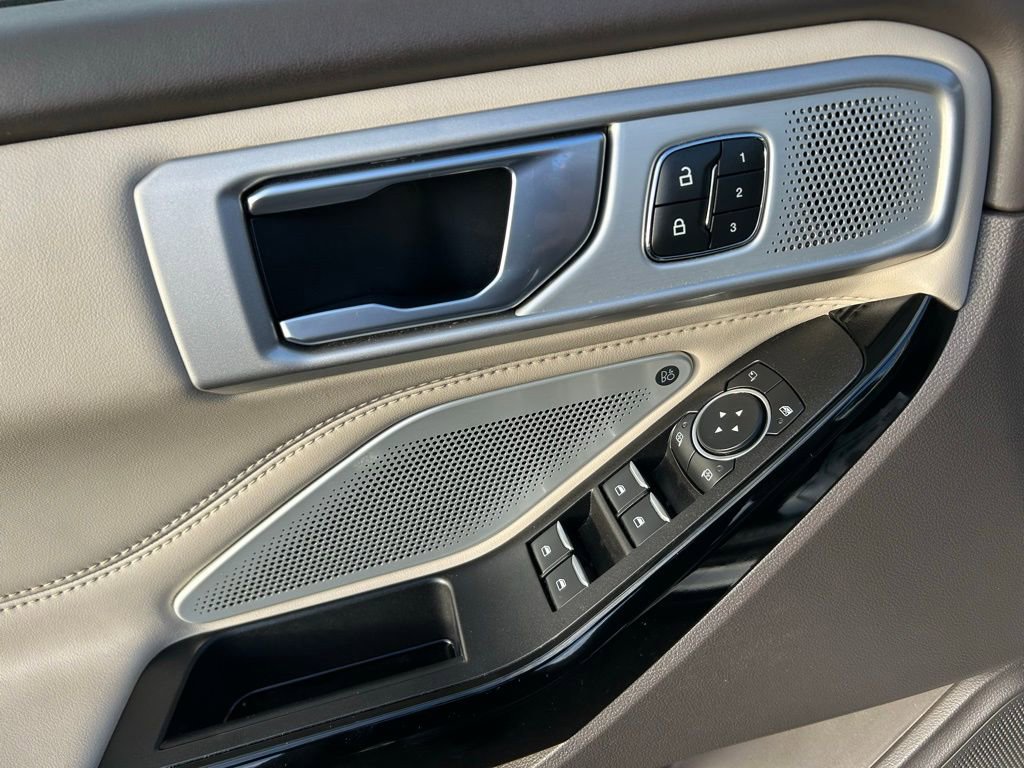 Certified 2022 Ford Explorer Platinum w/ Equipment Group 601A image 12