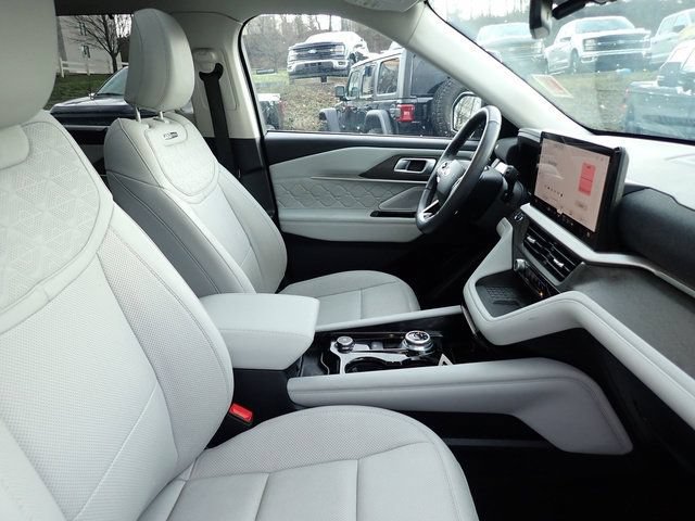 Certified 2025 Ford Explorer Platinum w/ LUX Leather Package AWD/4WD image 12