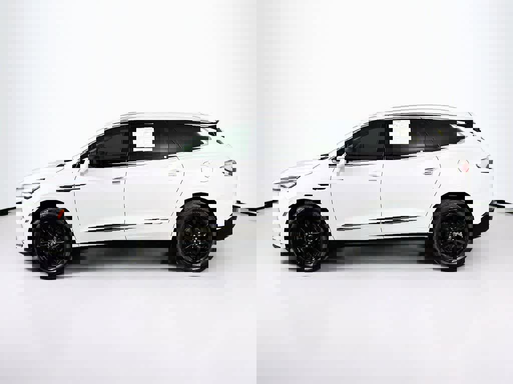 Used 2023 Buick Enclave Essence w/ Sport Touring Edition image 3