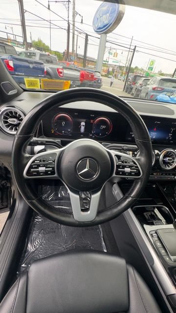 Used 2021 Mercedes-Benz GLB 250 4MATIC w/ Premium Package image 11
