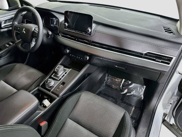 Used 2024 Mitsubishi Outlander ES FWD image 31