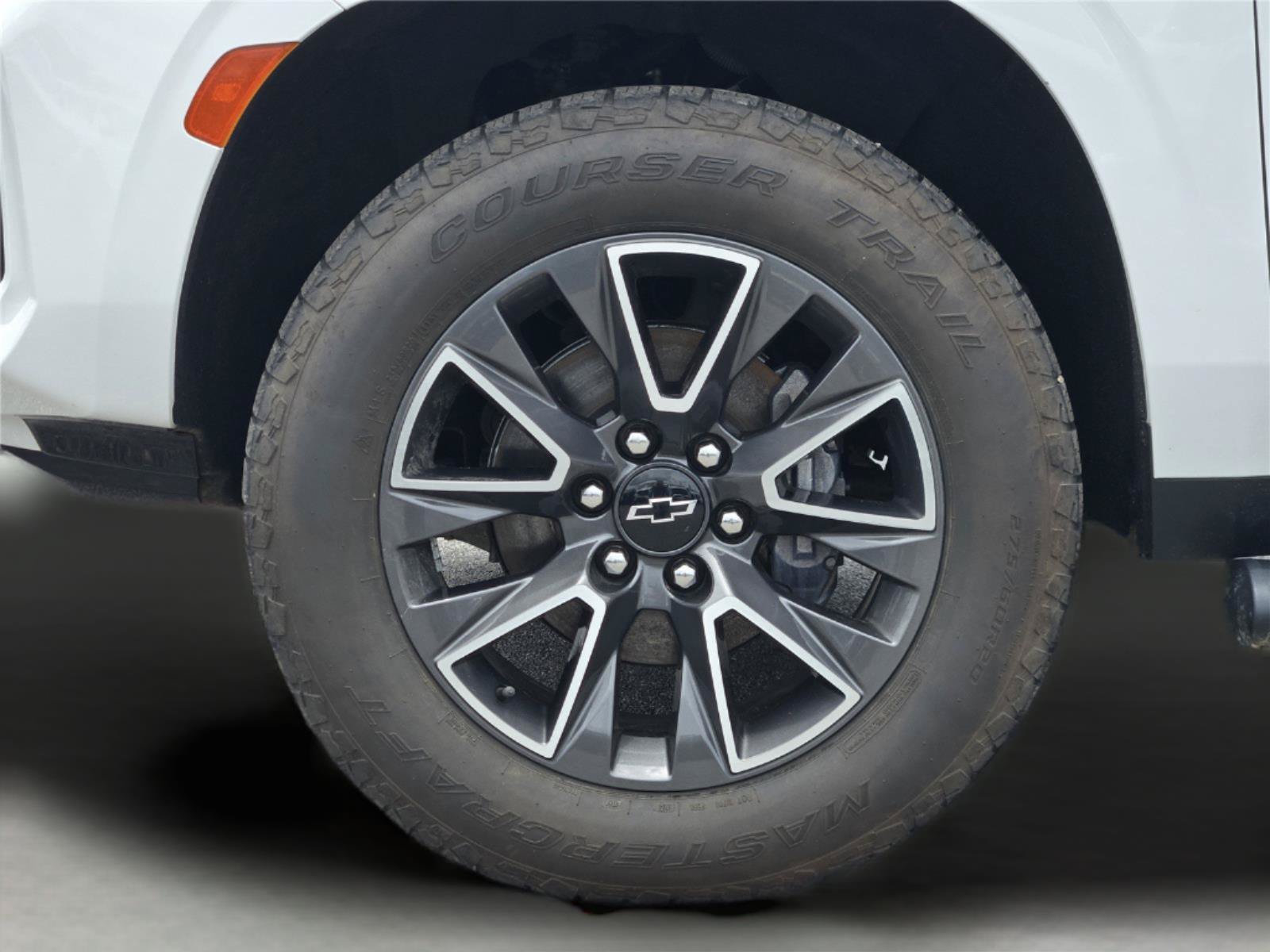 Used 2023 Chevrolet Tahoe Z71 w/ Luxury Package AWD/4WD image 17