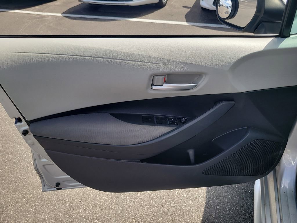 Used 2021 Toyota Corolla LE FWD image 13