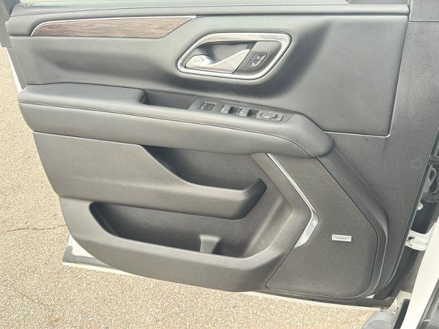 Used 2022 Chevrolet Suburban Z71 w/ Luxury Package AWD/4WD image 8