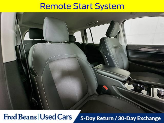Used 2023 Jeep Grand Cherokee Laredo w/ Luxury Tech Group I AWD/4WD image 34