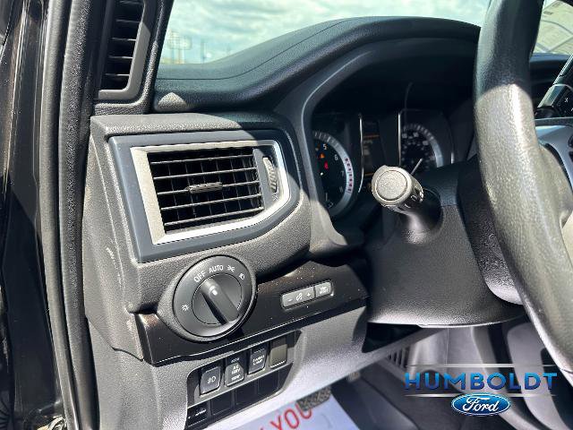 Used 2019 Nissan Titan SV w/ SV Convenience Package AWD/4WD image 17
