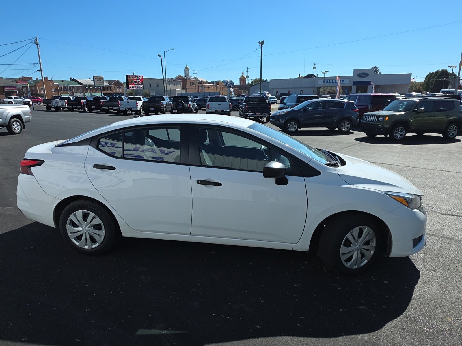 Used 2025 Nissan Versa S FWD image 5
