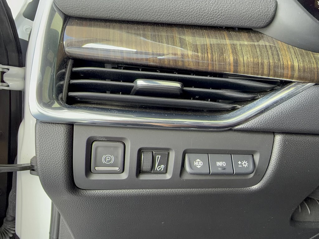 Used 2023 Cadillac XT4 Premium Luxury w/ Technology Package FWD image 24