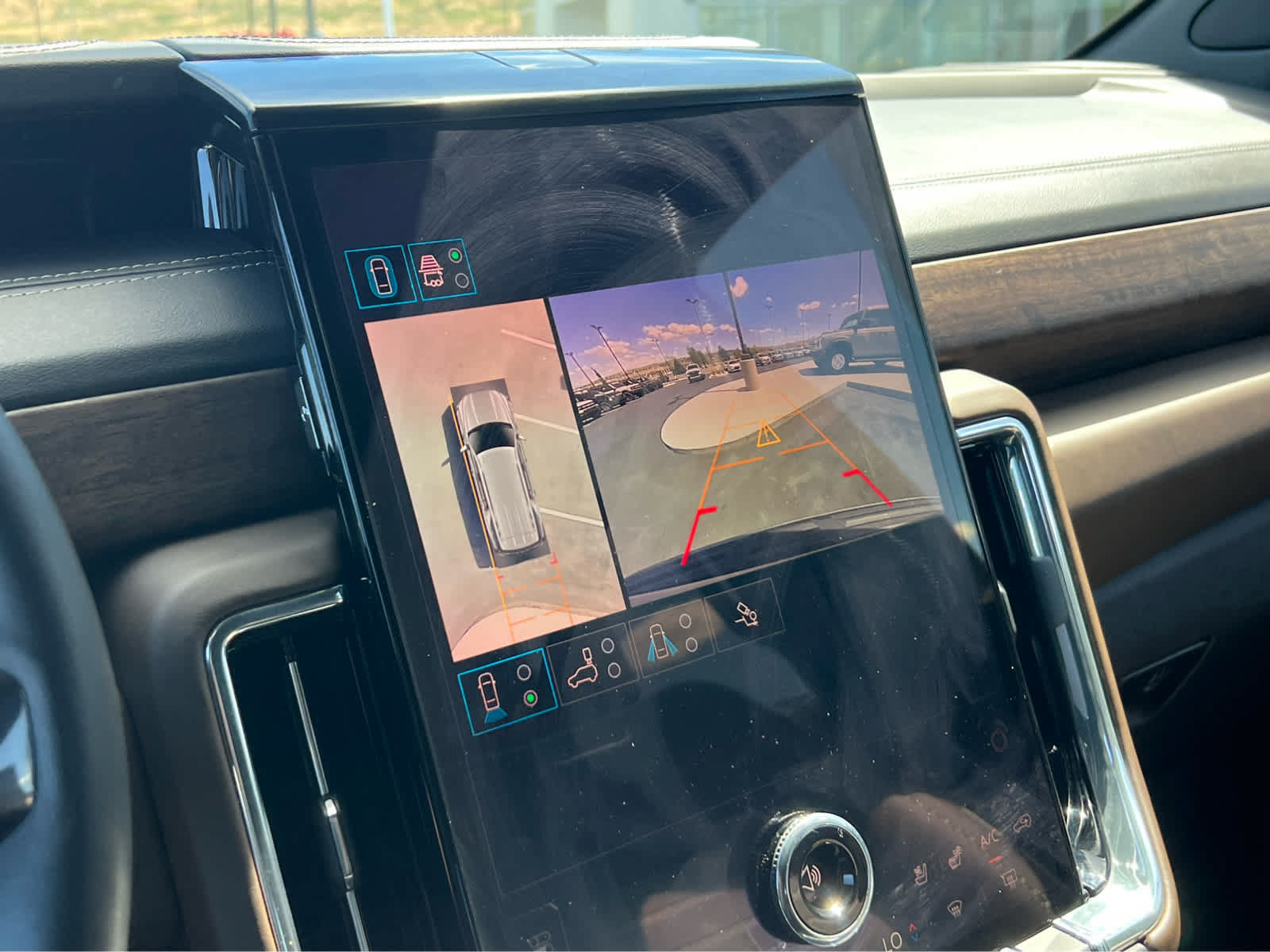 Used 2025 GMC Yukon Denali Ultimate AWD/4WD image 39
