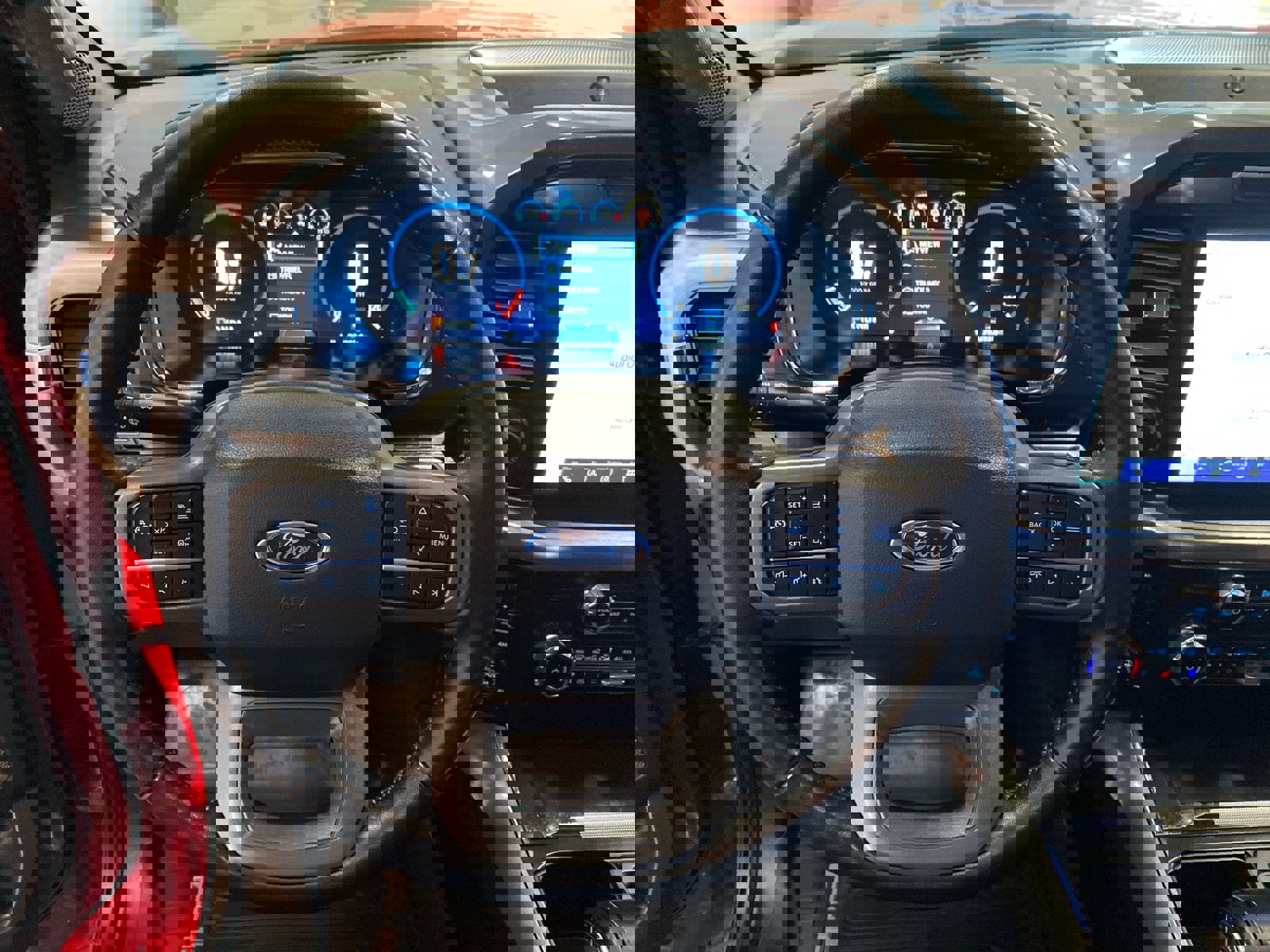 Certified 2022 Ford F150 Lariat w/ Equipment Group 502A High image 19