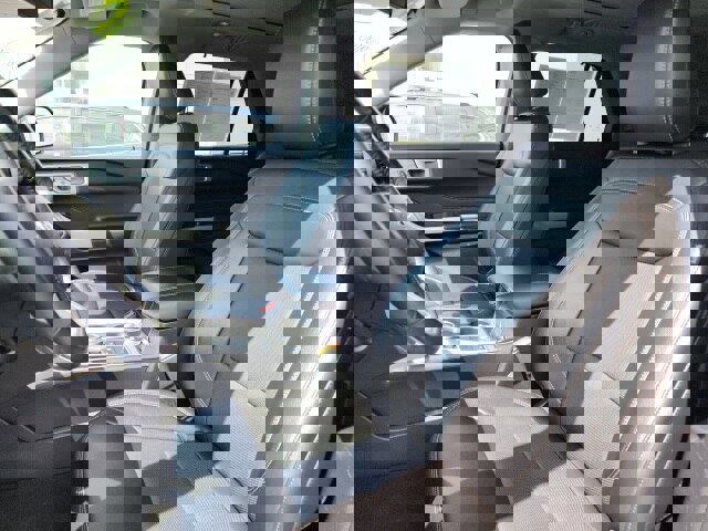 Certified 2022 Ford Explorer Limited w/ Equipment Group 301A image 11