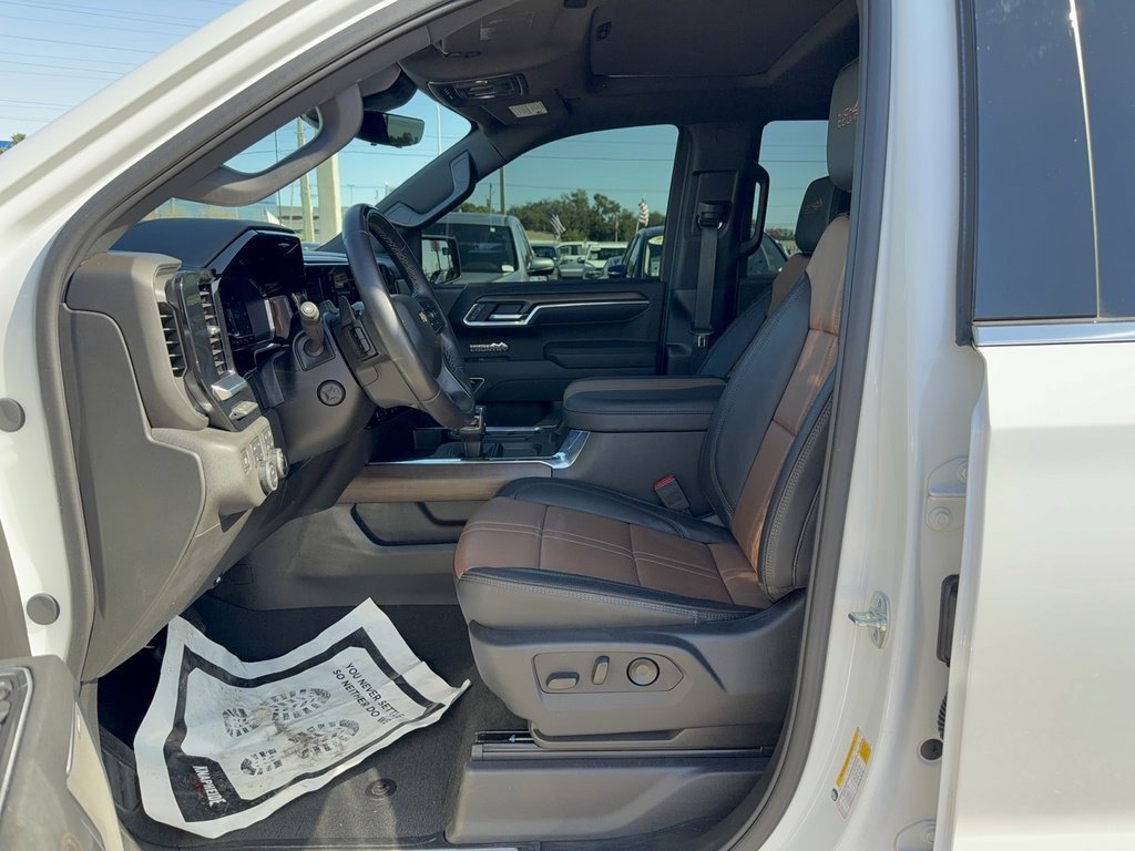 Used 2025 Chevrolet Silverado 1500 High Country image 12