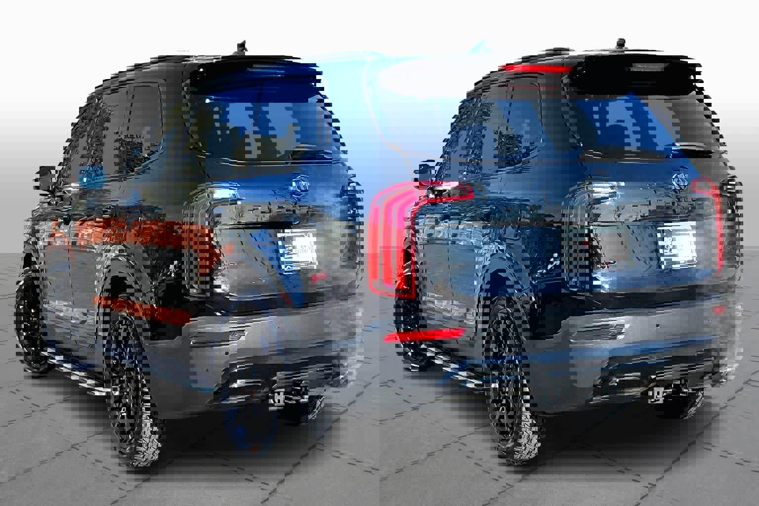 Used 2021 Kia Telluride SX w/ SX Prestige Package image 2