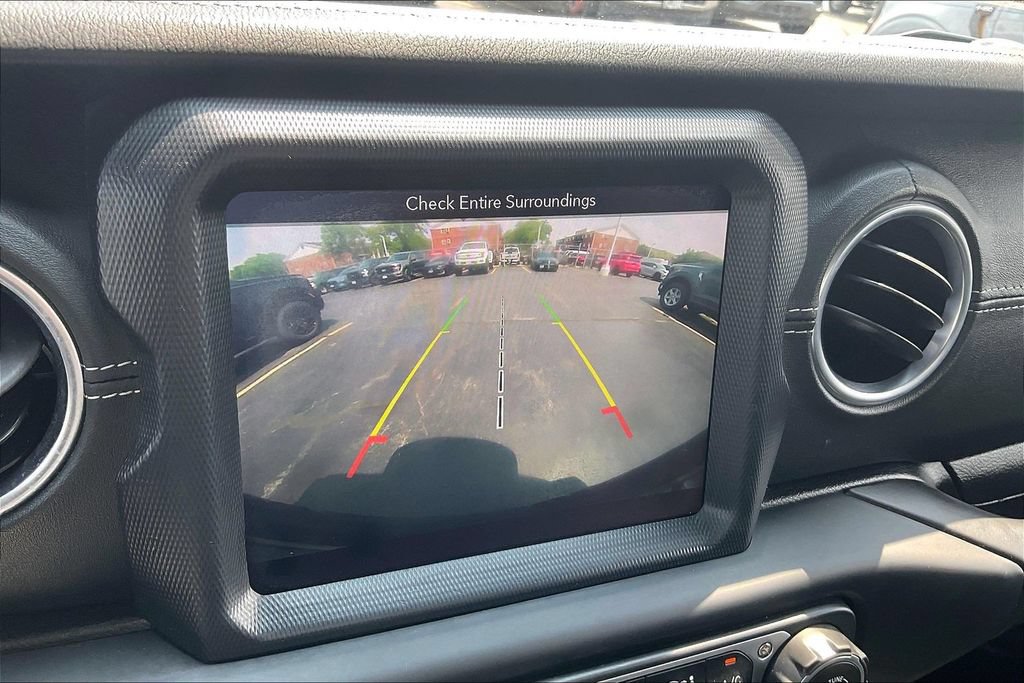 Used 2018 Jeep Wrangler Unlimited Sahara AWD/4WD image 19