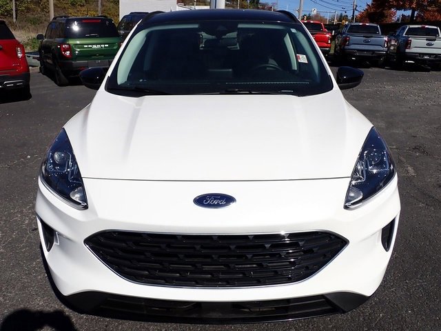 Certified 2022 Ford Escape SE w/ SE Sport Appearance Package image 8