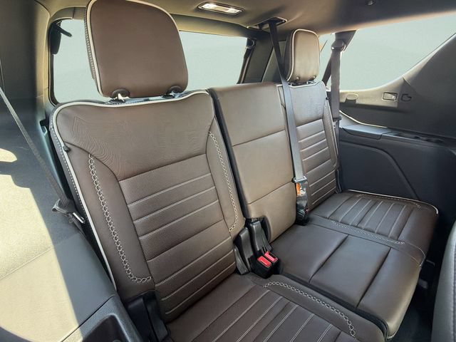 Used 2025 GMC Yukon Denali Ultimate AWD/4WD image 15
