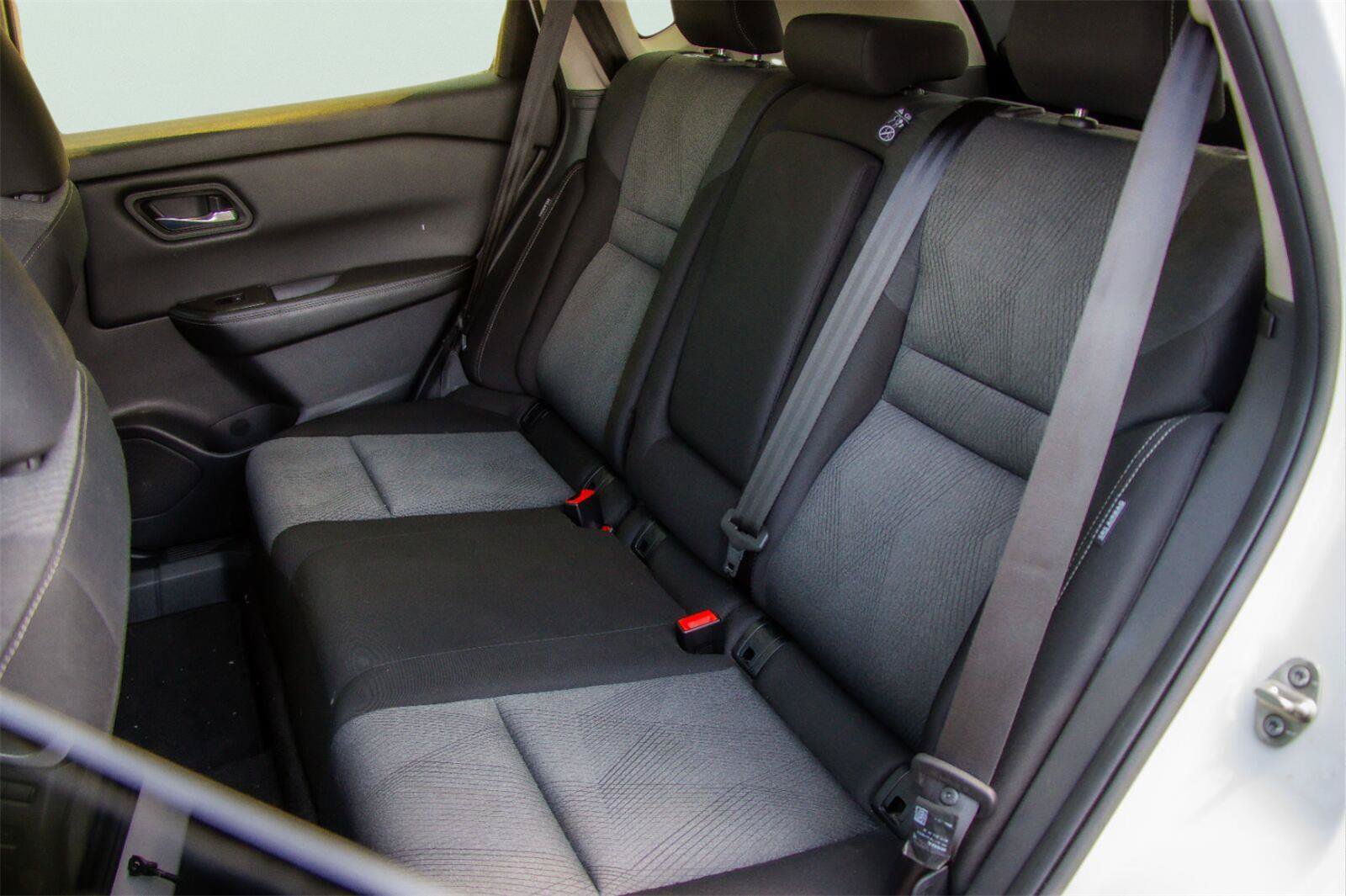 Used 2024 Nissan Rogue SV AWD/4WD image 8