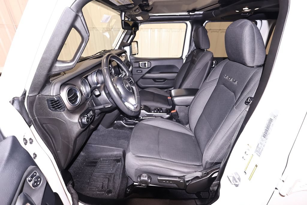 Used 2019 Jeep Wrangler Unlimited Sahara w/ Uconnect 4C Nav & Sound Group AWD/4WD image 12