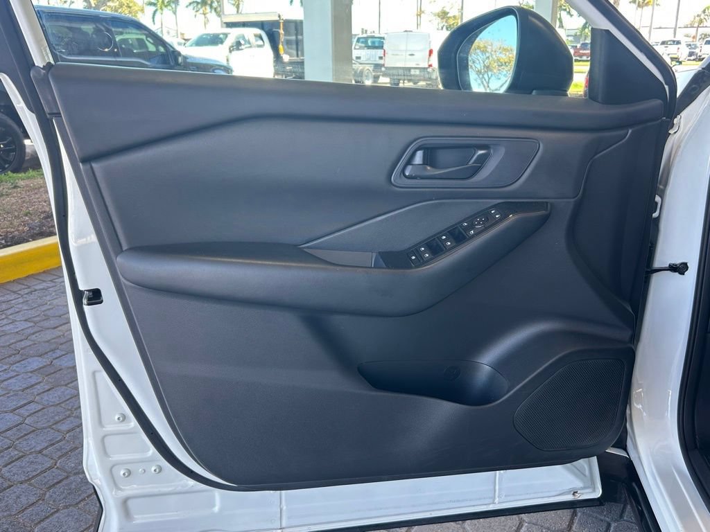 Used 2024 Nissan Rogue S AWD/4WD image 35