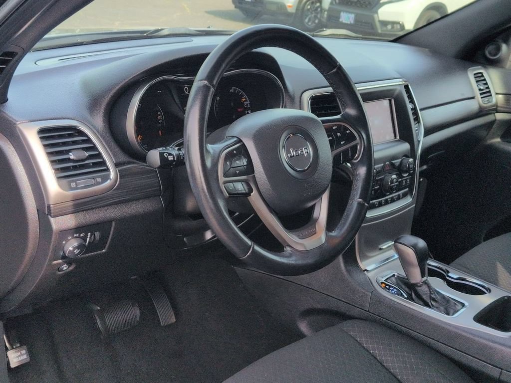 Used 2021 Jeep Grand Cherokee Laredo AWD/4WD image 12
