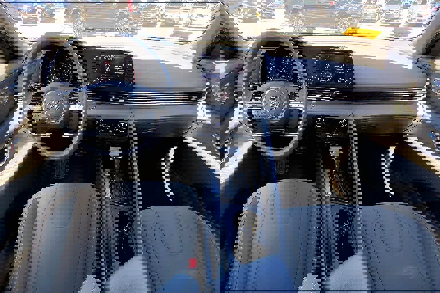 Used 2022 Hyundai Elantra SEL image 14