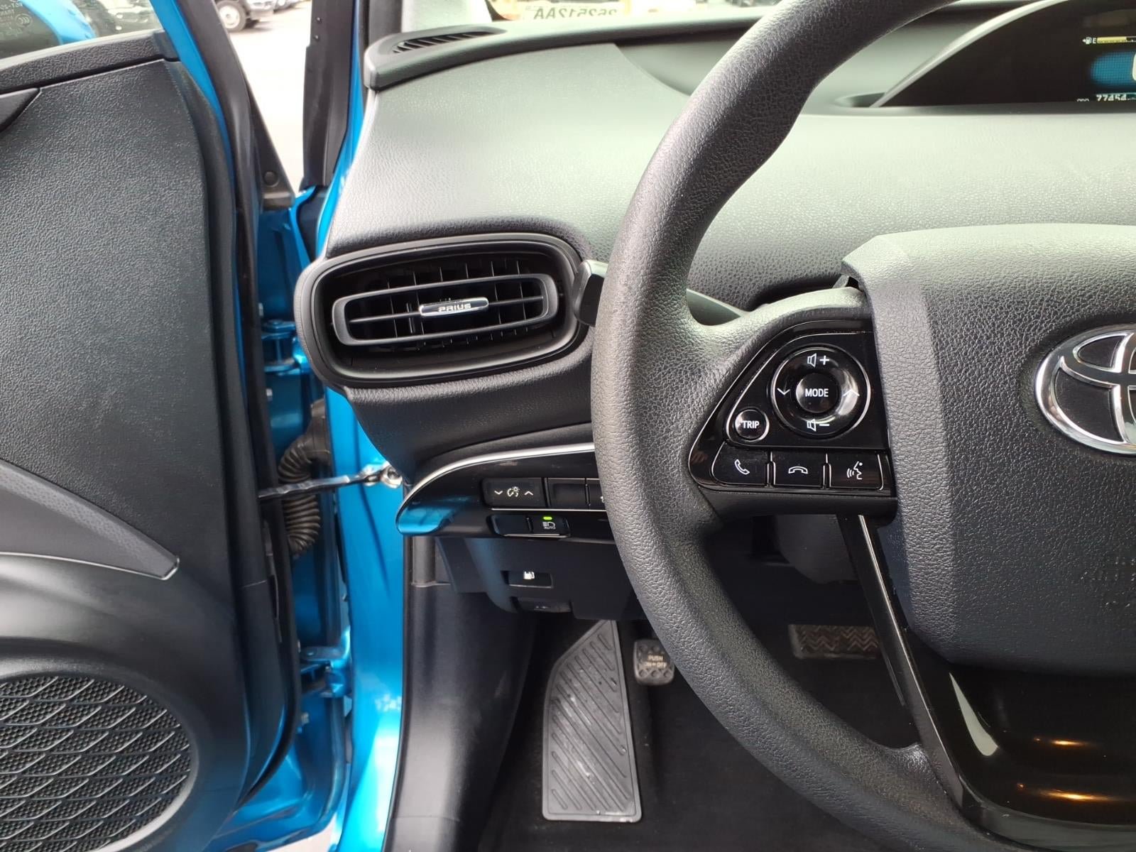 Used 2021 Toyota Prius L Eco FWD image 28